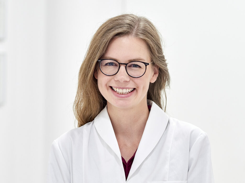 Dr. Julia Pones